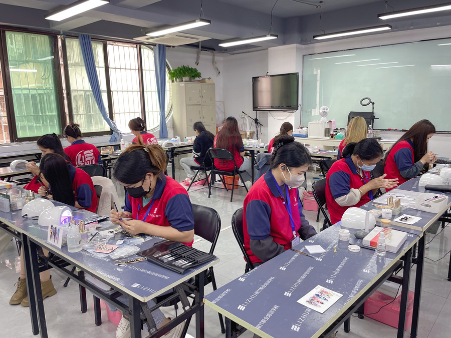  鏡面感蕾絲美甲，廣西美甲深造提升課作品