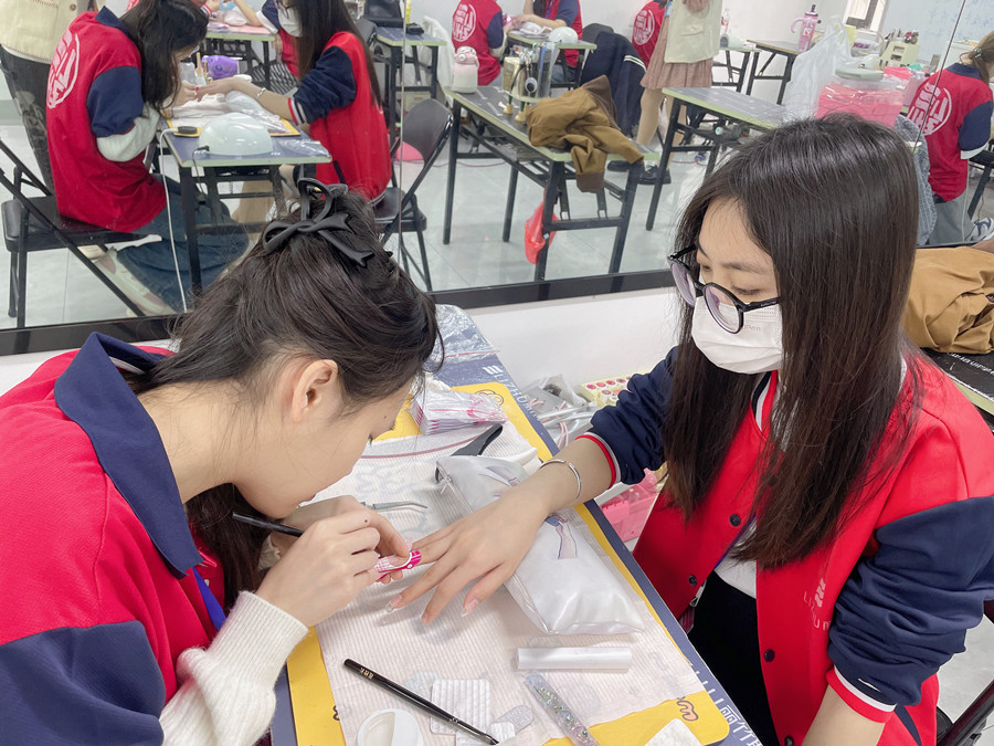 光療美甲進氣泡怎么辦？南寧美甲課件講解