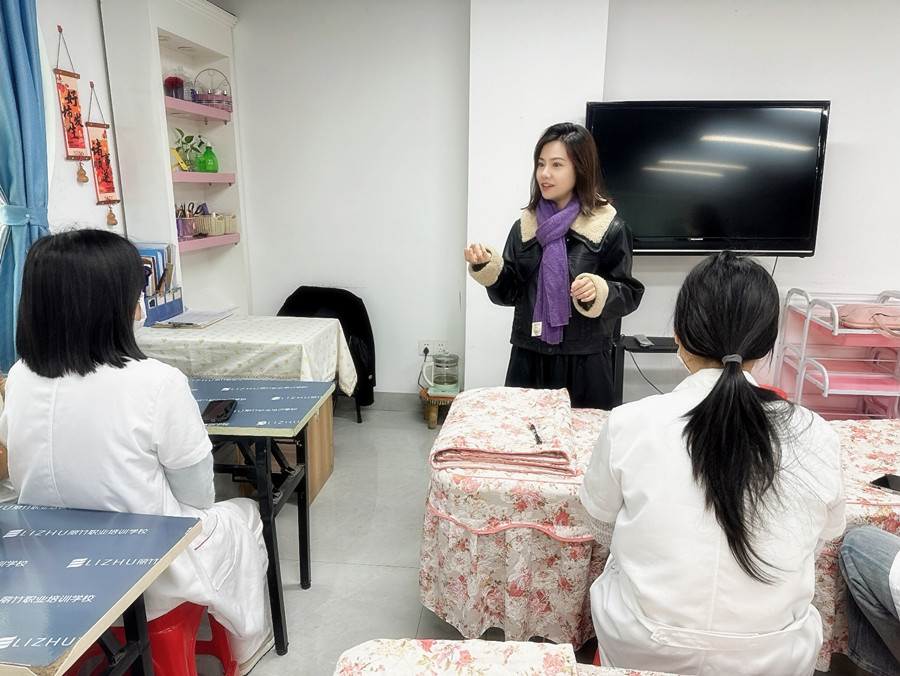 南寧美容師招聘，廣西南寧專業(yè)美容學(xué)校舉行就業(yè)宣講會