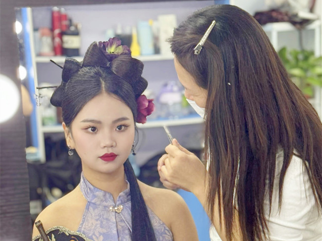 清冷新中式，南寧美妝學(xué)院零基礎(chǔ)學(xué)員作品