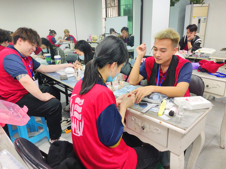 學(xué)美甲從零開始：男士美甲如何選擇？