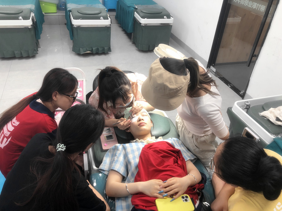 讓美睫保持時(shí)間長的技巧，學(xué)美睫從零開始