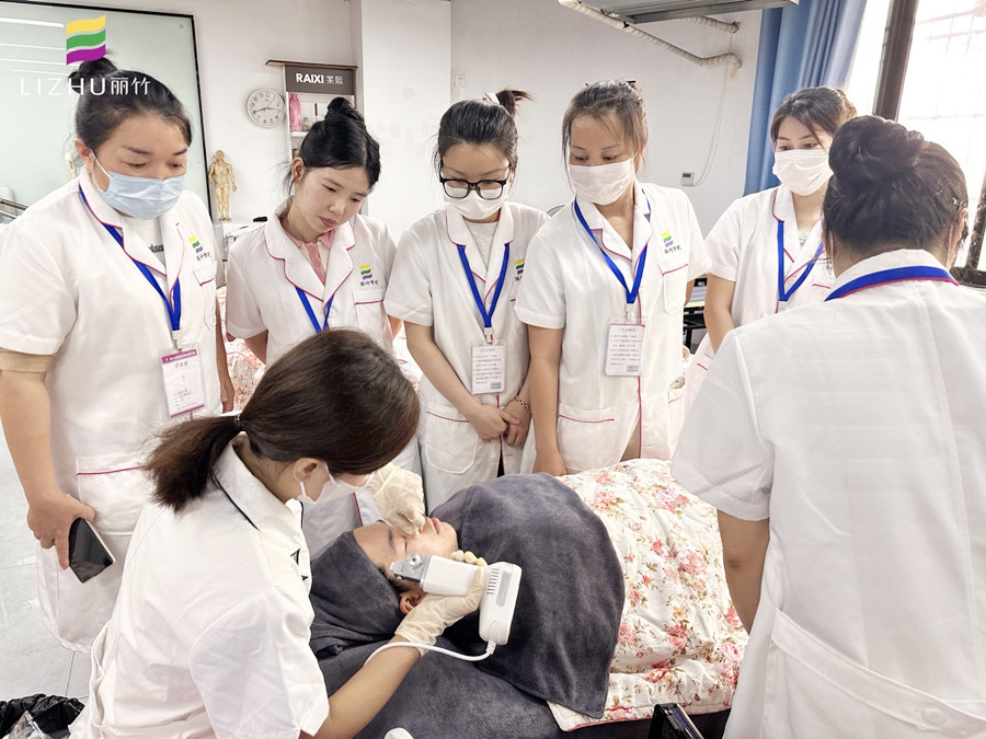 南寧護(hù)膚美容：輕療膚是什么？