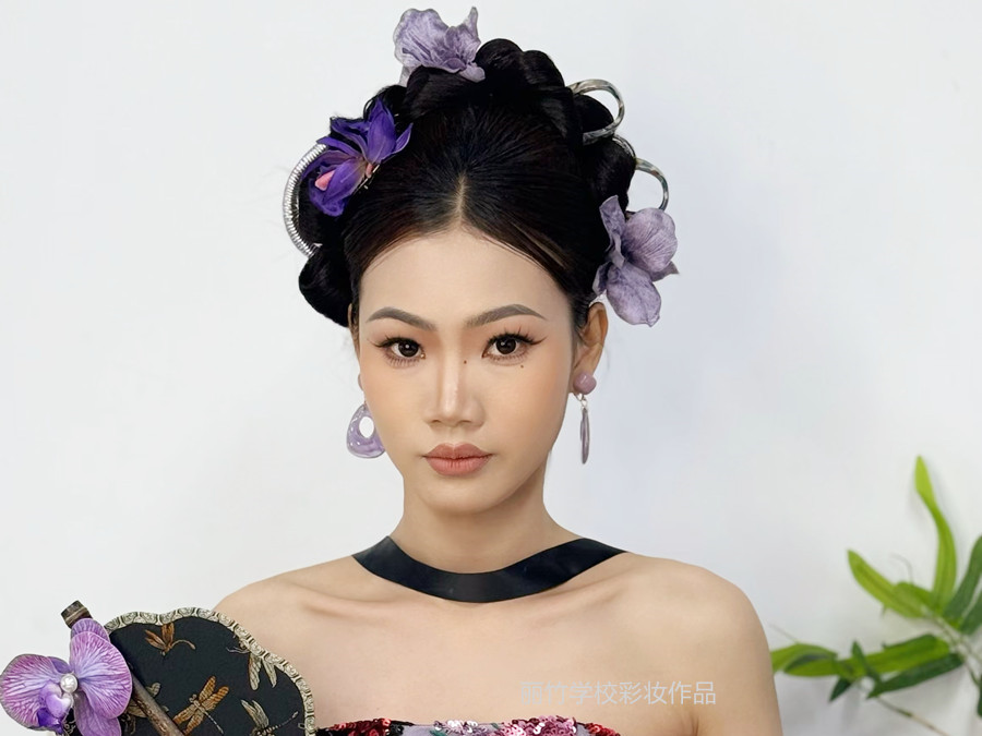 廣西彩妝形象造型學(xué)校作品：新中式造型