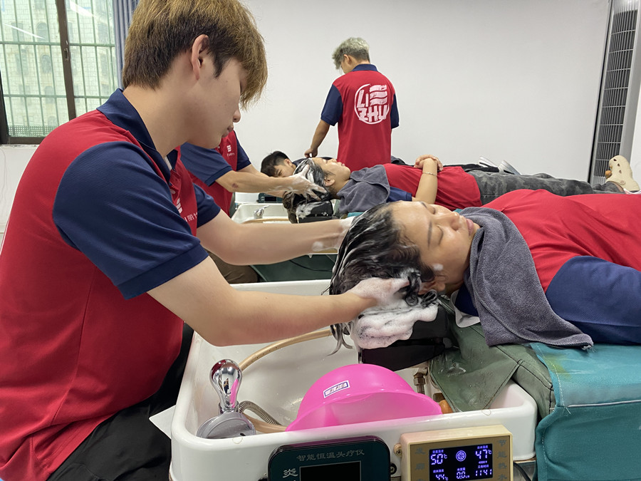 如何成為一個(gè)合格的美發(fā)洗護(hù)師？南寧洗頭專業(yè)