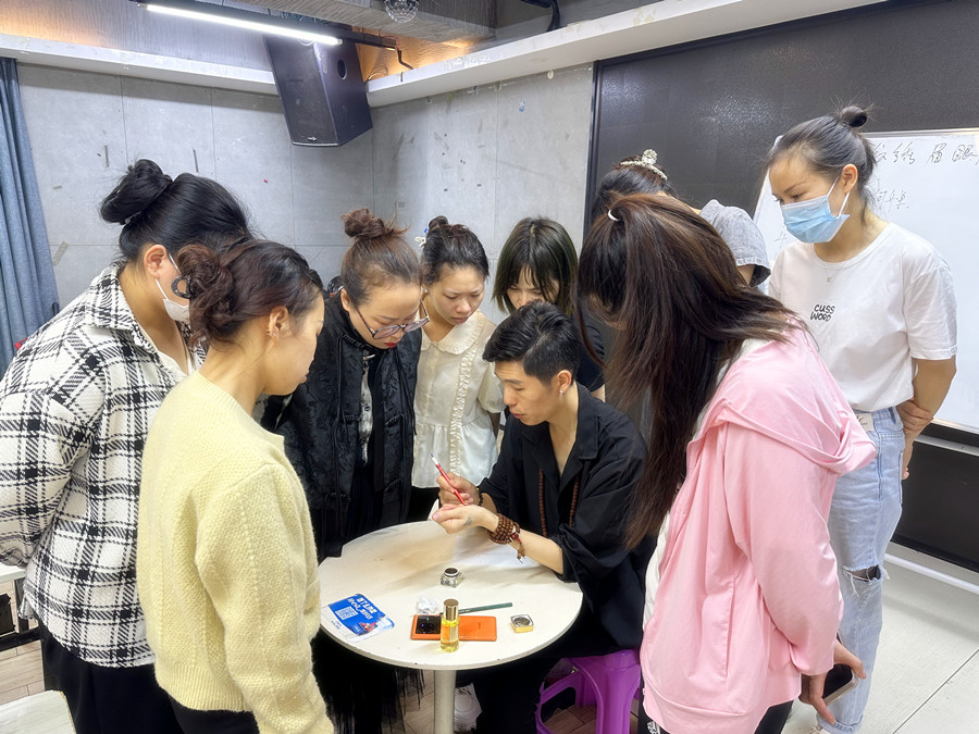 薄唇和厚唇的調(diào)整方法，廣西紋繡進修深造培訓(xùn)?