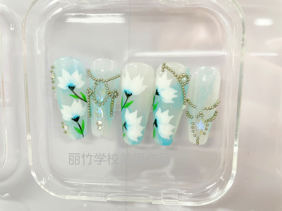 手繪花朵珠鏈美甲，南寧美甲進(jìn)修深造