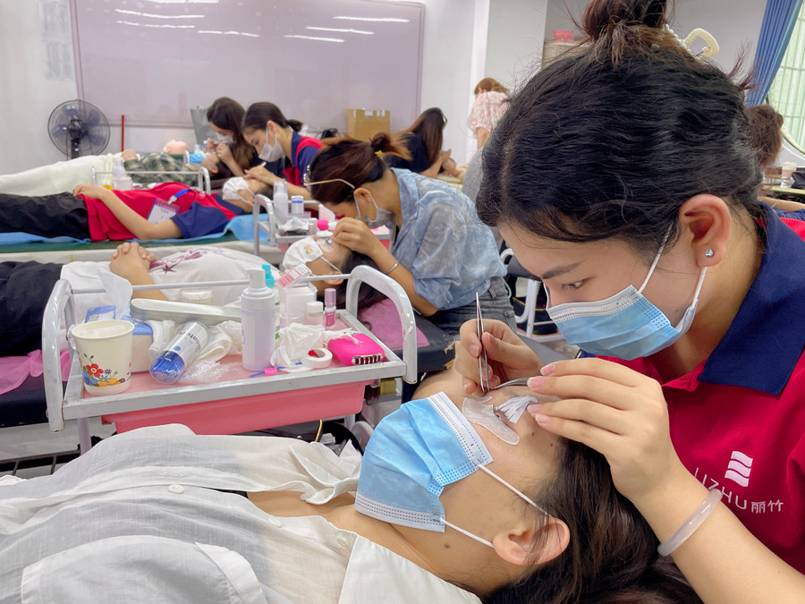 美睫師必需具備的基本功，學(xué)美睫0基礎(chǔ)