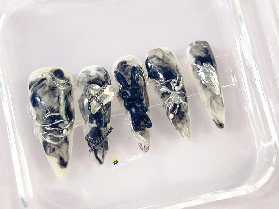 水墨暈染飾品美甲，南寧美甲店學(xué)徒必須款