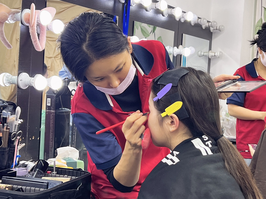 廣西彩妝實操，記錄同學(xué)們的每次努力