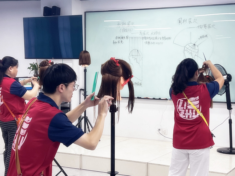 圓形層次修剪是什么？廣西美發(fā)造型學(xué)校為你解答