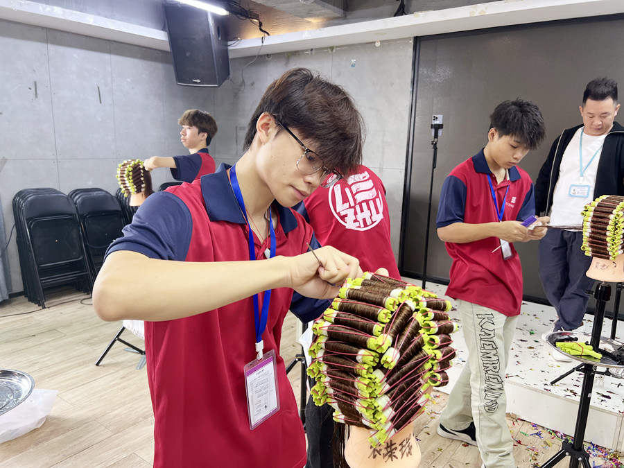 美發(fā)新手如何學(xué)上杠？南寧卷發(fā)培訓(xùn)