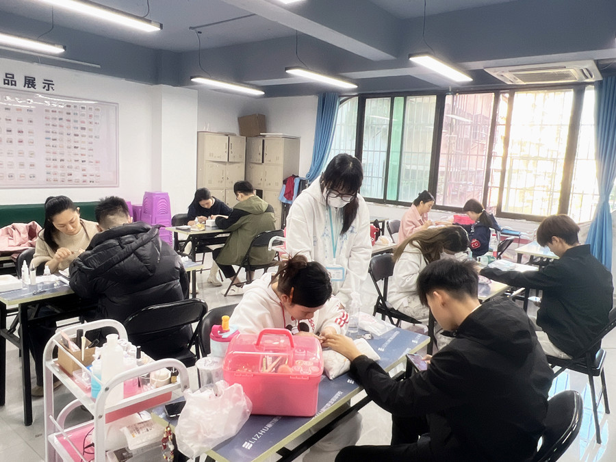 傳統(tǒng)美甲前置處理，南寧美甲專業(yè)教學講解