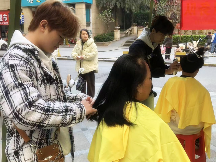 新手剪女士中長(zhǎng)發(fā)核心技巧，南寧美發(fā)造型學(xué)校分享