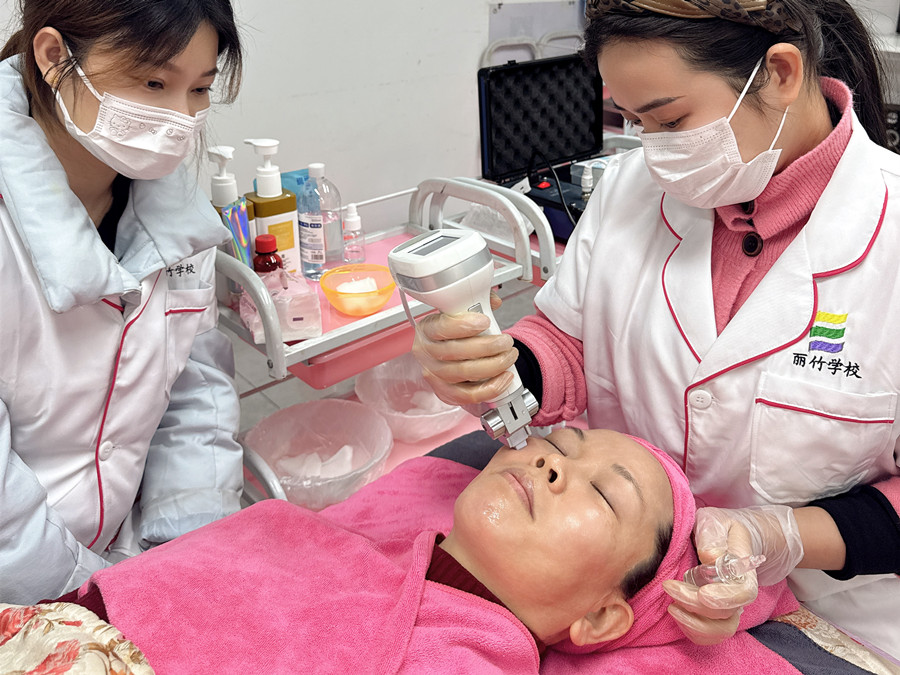 操作水光的步驟關(guān)鍵，南寧皮膚管理培訓